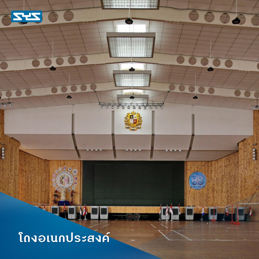 Cellular Beam เหมาะกับการใช้เป็นโครงสร้างอาคารแบบไหน? ความรวดเร็วในการก่อสร้าง ความสะดวกในการประกอบใช้ หรือการรับน้ำหนักได้มากโดยคงโครงสร้างขนาดเล็ก ล้วนเป็นข้อดีของเหล็กโครงสร้างรูปพรรณรีดร้อนที่รู้จักกันดีในการเลือกใช้เหล็กในการก่อสร้าง แต่เพื่อเพิ่มประสิทธิภาพการทำงาน รวมถึงผลักดันศักยภาพของโครงสร้าง “เหล็กเซลลูลาร์ บีม Cellular Beam คานแปรรูปแบบมีช่องเปิด” ถูกผลิตขึ้นเพื่อเสริมทางเลือกของชิ้นส่วนเหล็กที่แข็งแรงขึ้น รับช่วงเสาได้กว้างขึ้น แต่น้ำหนักของชิ้นส่วนยังเท่าเดิม โดยหลักการแล้ว Cellular Beam คือการแปรรูปคานเหล็ก ด้วยการผ่าบริเวณเอว (Web) ให้เป็นทรงโค้งหรือเหลี่ยม ก่อนจะยกขึ้นแล้วเชื่อมประกอบกลับเข้าไปใหม่ ซึ่งจะทำให้ได้คานเหล็กที่มีหน้าตัดลึกขึ้น และเสมือนว่ามีช่องเปิดอยู่เป็นระยะๆ ตลอดช่วงคาน หรือกล่าวในทางกลับกัน คือจะทำให้ได้คานที่มีหน้าตัดคานสูงขึ้น รับแรงได้มากขึ้น แต่ใช้เนื้อวัสดุเท่าเดิมนั่นเอง โดยนวัตกรรมการผลิตชิ้นส่วนเหล็กแบบนี้ มีทั้งแบบแปรรูปทำช่องเปิดเป็นวงกลมซึ่งจะเรียกว่า Cellular Beam หรือ “Circular Opening Beam” กับแบบแปรรูปทำช่องเปิดเป็นลักษณะเหลี่ยม ซึ่งจะเรียกว่า Castellated Beam หรือ “Hexagonal Opening Beam” ซึ่งทั้งหมดจะช่วยเพิ่มความสามารถในการรับน้ำหนักของคาน เพิ่มระยะช่วงเสา โดยยังคงน้ำหนักเท่าเดิม Cellular Beam นั้นใช้กันอย่างแพร่หลาย และเหมาะกับอาคารหลายรูปแบบ พอจะยกตัวอย่างได้ดังต่อไปนี้ 1. สำนักงาน เราสามารถใช้คาน Cellular Beam ทำเป็นพื้นที่สำนักงานได้ดี เพราะช่วยเอื้ออิสระในการใช้พื้นที่ได้มากขึ้น โดยมีเสากั้นขวางในพื้นที่น้อย 2. โชว์รูม คาน Cellular Beam ช่วยสร้างพื้นที่ใช้สอยได้มาก ซึ่งเหมาะสมกับการใช้เป็นพื้นที่แสดงสินค้าหรือโชว์รูมอย่างไม่ต้องสงสัย เพราะช่วยเปิดมุมมองกว้างขวาง และขนส่งสินค้าทั้งชิ้นใหญ่และเล็กได้ง่ายด้วย 3. อาคารจอดรถ พื้นที่ใช้สอยกว้างขวางจากการใช้คาน Cellular Beam ทำให้เหมาะกับการทำเป็นที่จอดรถหรืออาคารจอดรถ และคุณสมบัติของ Cellular Beam ยังเอื้อให้ใช้ประโยชน์จากช่องเปิดบนคานร้อยงานระบบผ่านได้ด้วย 4. โถงอเนกประสงค์ โถงอเนกประสงค์ในโรงเรียน สำนักงาน หรืออาคารราชการใดๆ ย่อมต้องการพื้นที่โถงโล่งกว้างเพื่อจุดประสงค์หลากหลาย คาน Cellular Beam ก็เอื้อให้การสร้างพื้นที่นั้นเป็นไปได้อย่างเหมาะสม